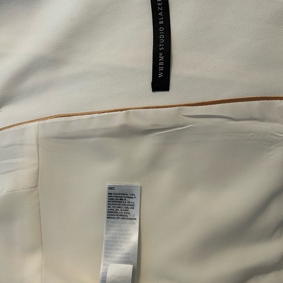 Women’s white double-breasted blazer. Gold-plated buttons. Gold piping inside. - Picture 8 of 8